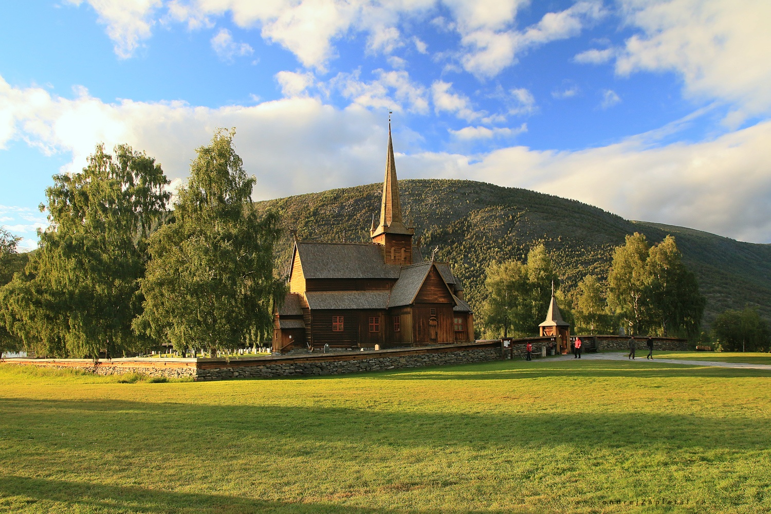 Dřevěný kostel (Na fotografii:  (Fotografie venkova) kostel, venkov)