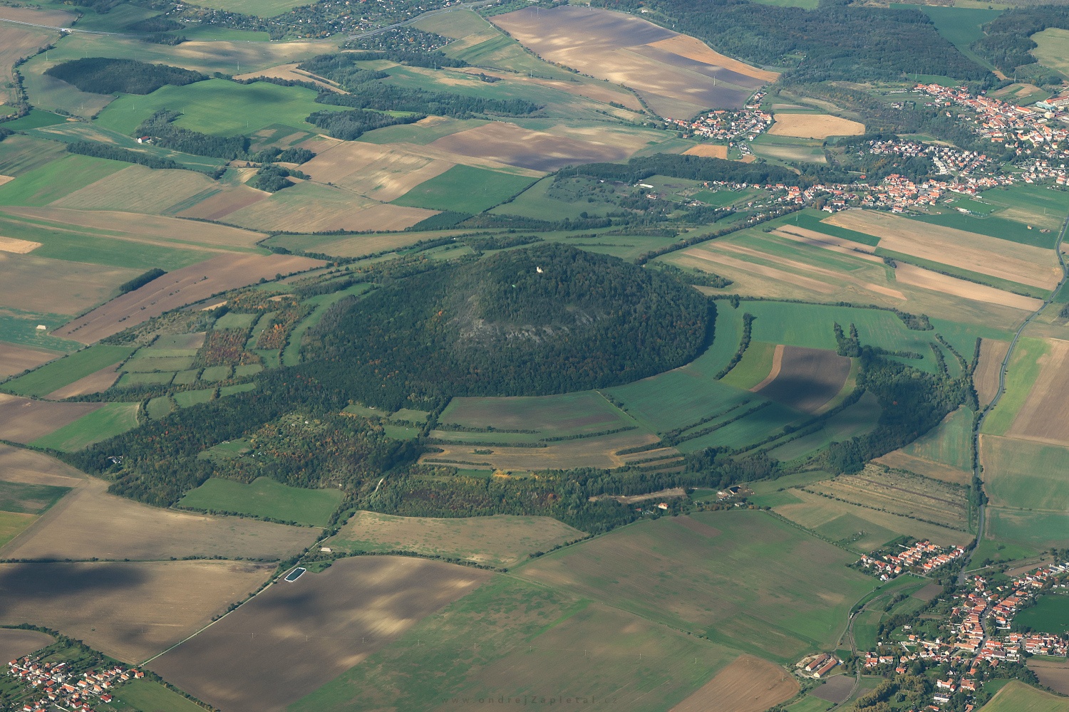 Over the Říp Hill (On the photo:  (Landscape photography) venkov, hory, pole)