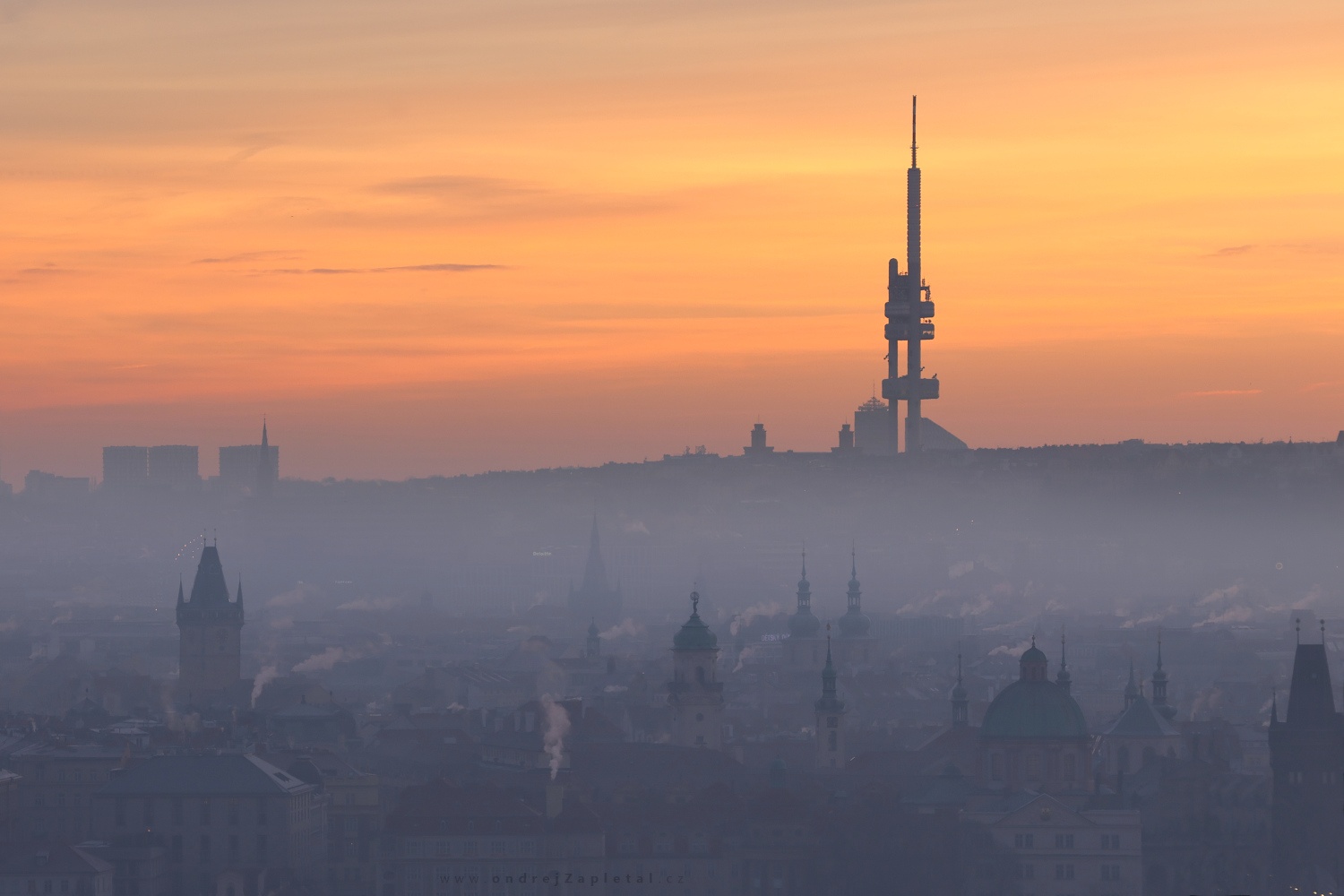 Tower over Towers (On the photo:  (Cityscape photography) věž, ráno, město, praha)